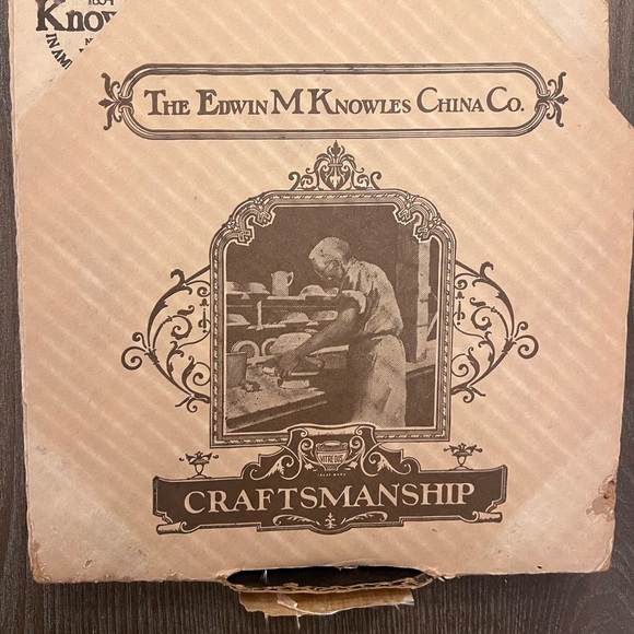 Norman Rockwell Collector’s Decorative Plate with Gold and Brown Accents - Picture 4 of 4